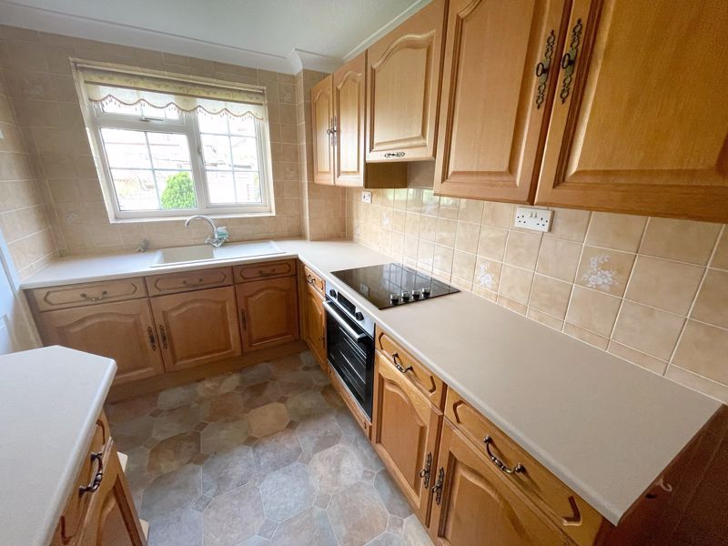 Property photo 3 of 6 Kitchen