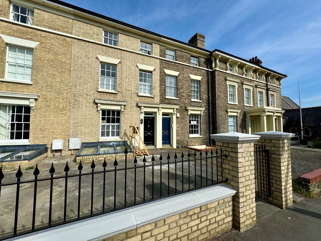 Property photo 1 of 4 New London Road