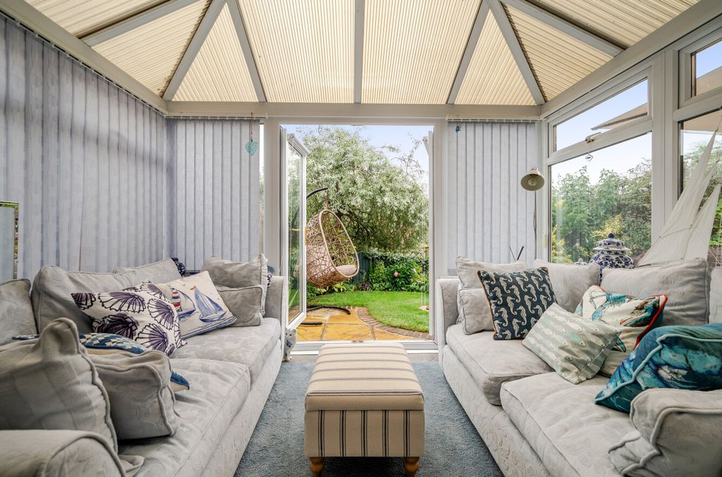Property photo 3 of 18 Conservatory