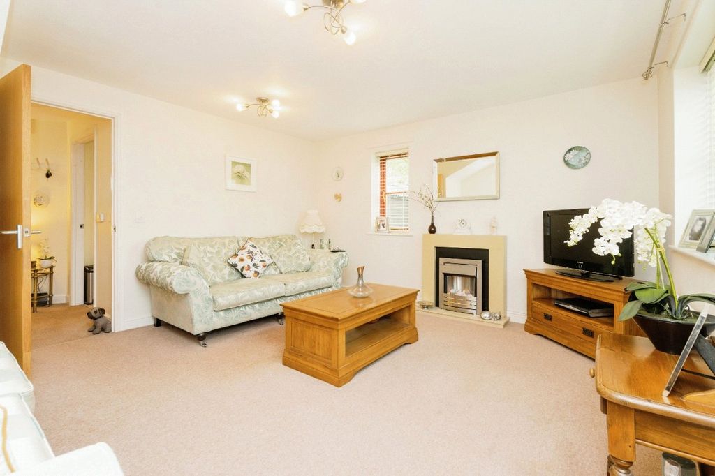 Property photo 2 of 17 Picture No. 16
