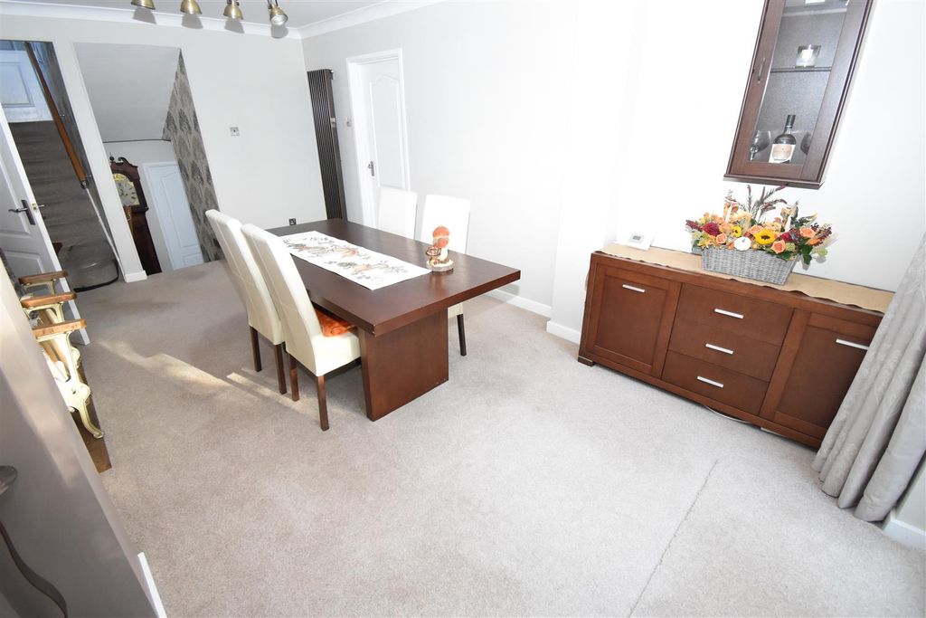 Property photo 3 of 22 Dining 2 .Jpg