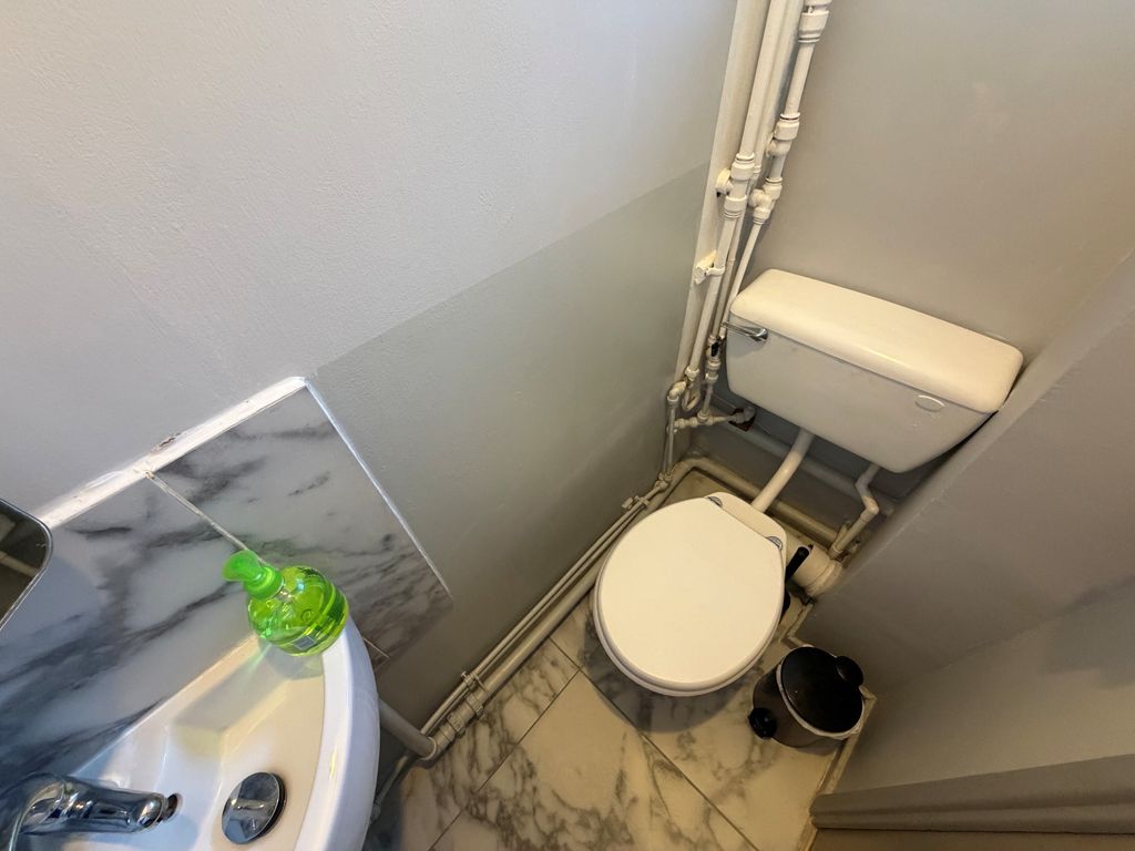 Property photo 3 of 10 Cloakroom/wc