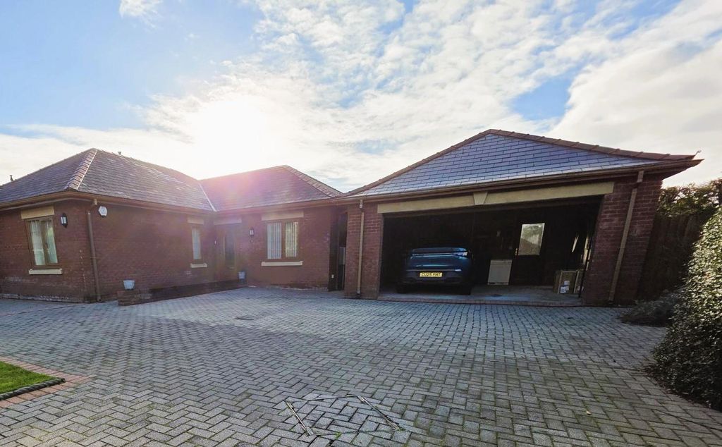 Property photo 1 of 28