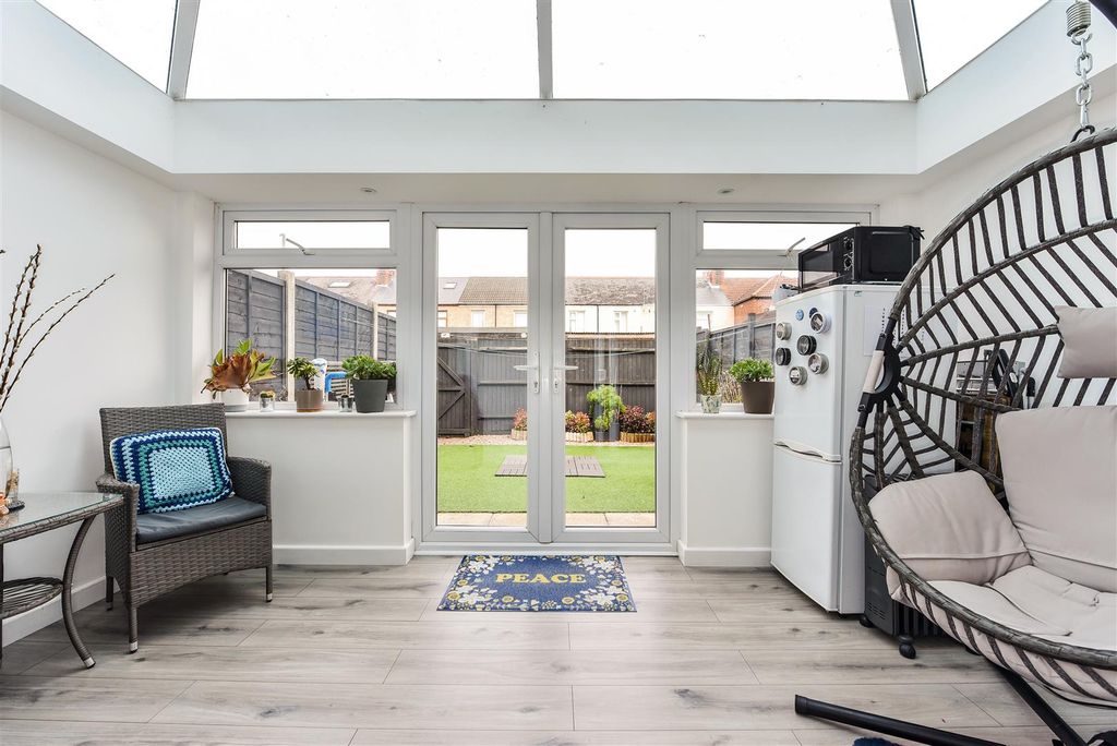 Property photo 3 of 19 Conservatory