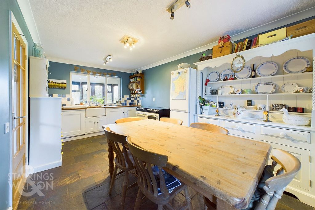 Property photo 3 of 37