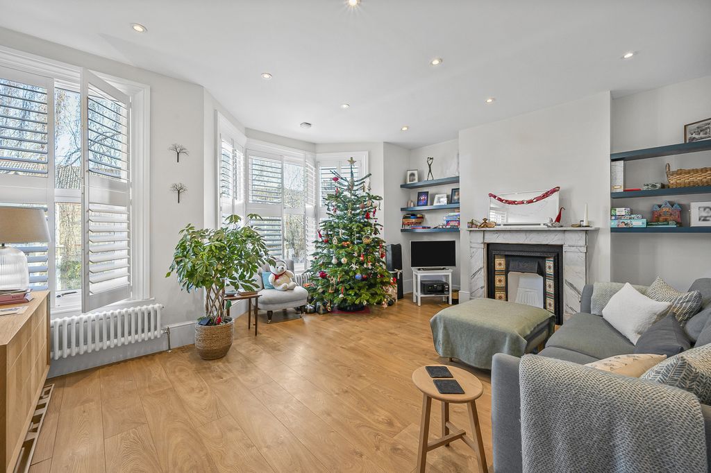 Property photo 2 of 11