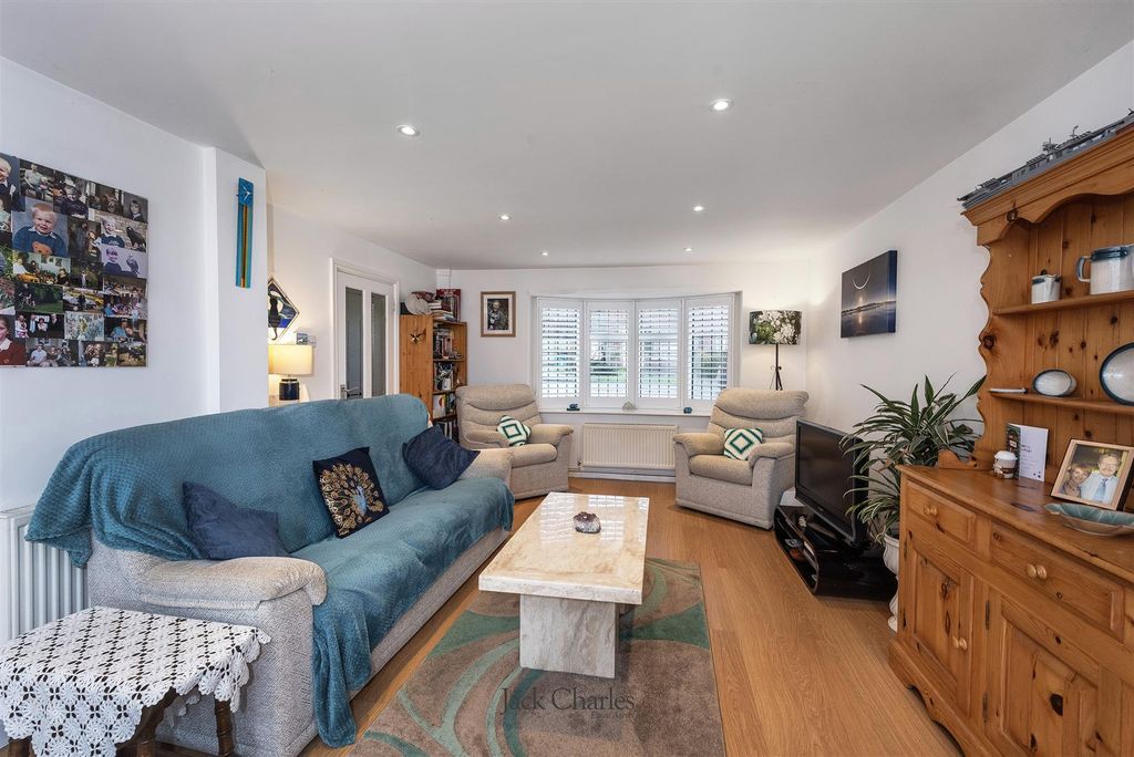 Property photo 3 of 14 51 Collet Rd, Tn15 6Sj 003.Jpg