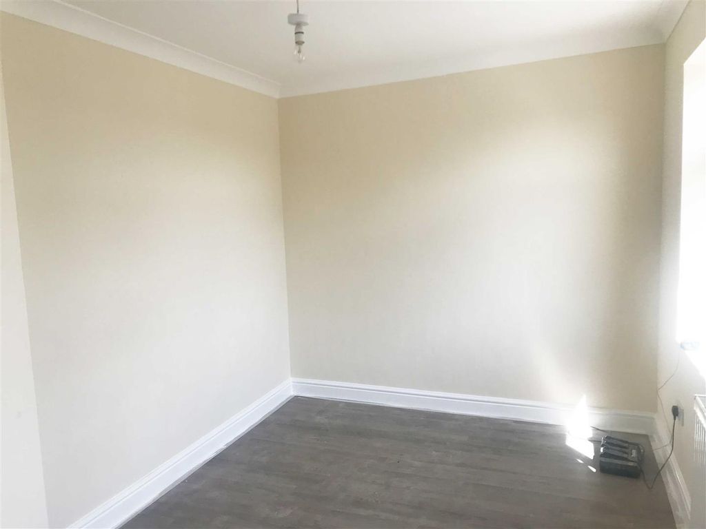 Property photo 1 of 3 Bedroom-4.Jpg