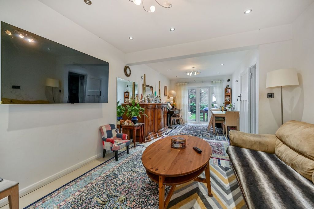 Property photo 2 of 9