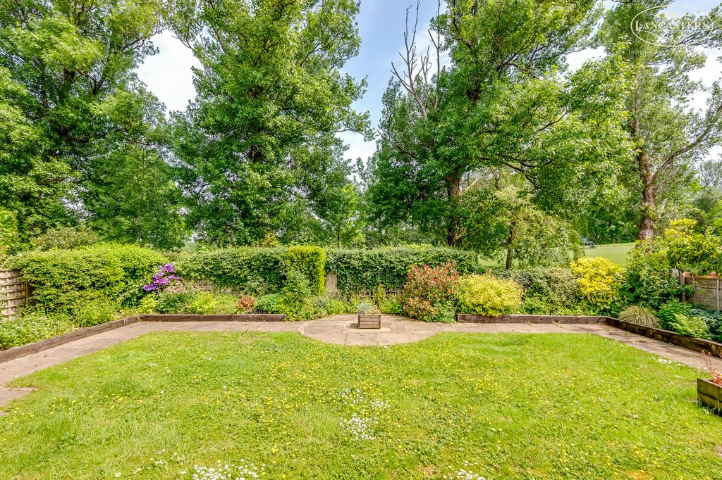 Property photo 2 of 26 Garden