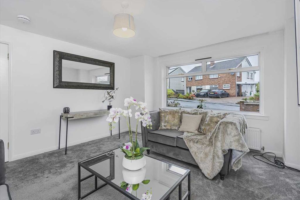 Property photo 2 of 31