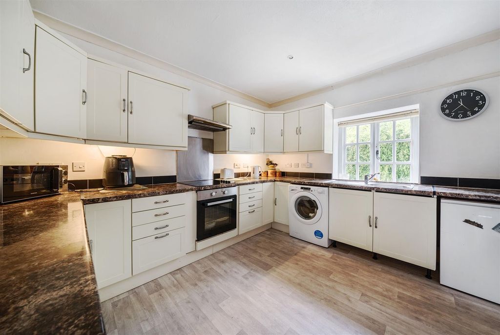 Property photo 3 of 16 Kitchen
