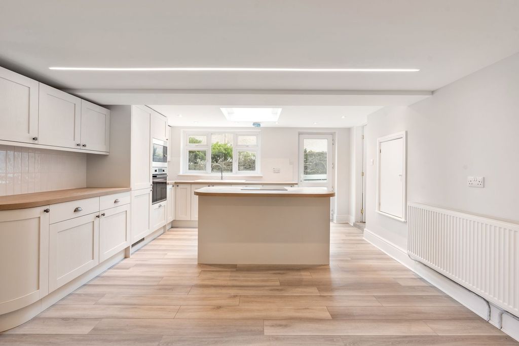 Property photo 3 of 30