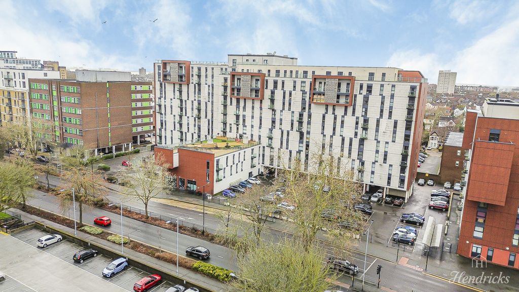 Property photo 1 of 28