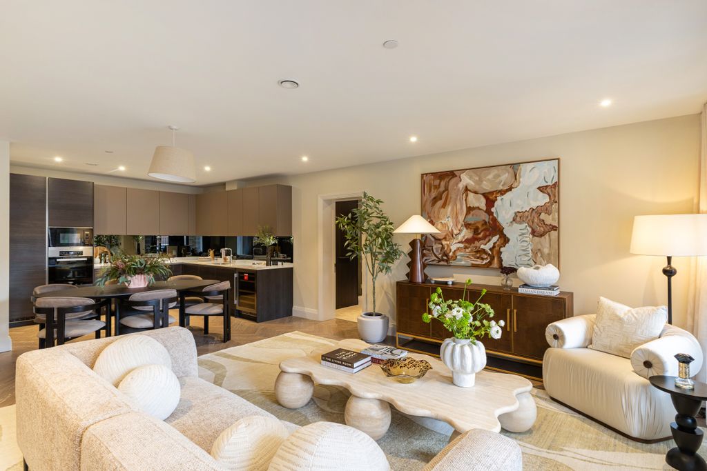 Property photo 1 of 18 100227_Unit 24 One Molyneux Street (17).Jpg