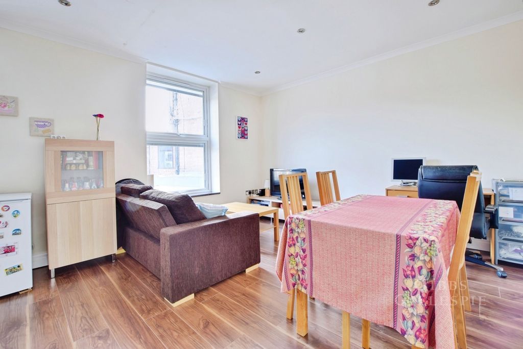 Property photo 3 of 7 Pbox-Img.Jpg