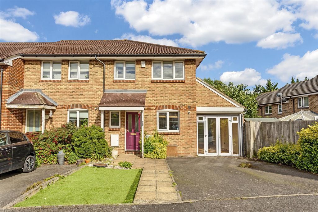 Property photo 1 of 10 House-Autumn-Drive-Sutton-101.Jpg