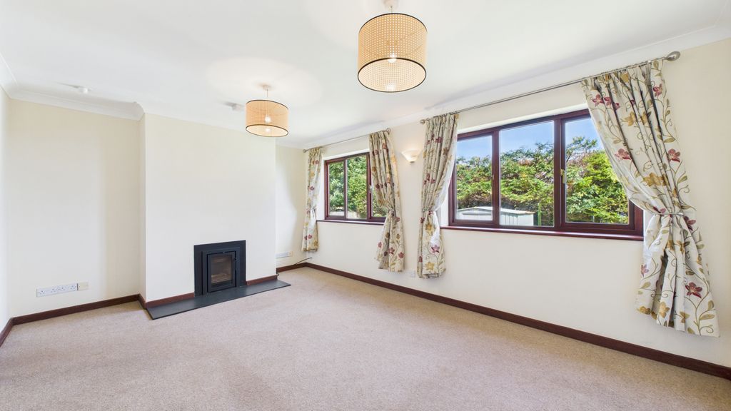 Property photo 2 of 11 Gallery