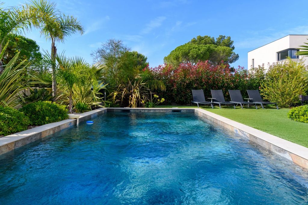 Property photo 2 of 23