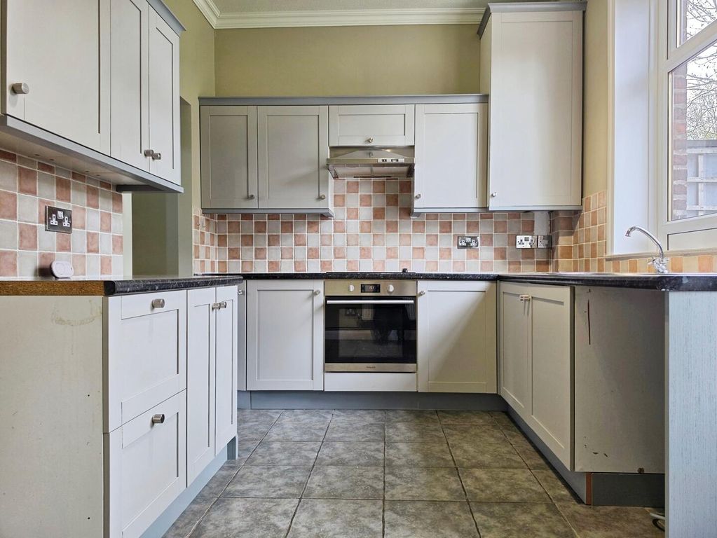 Property photo 3 of 9 Kitchen