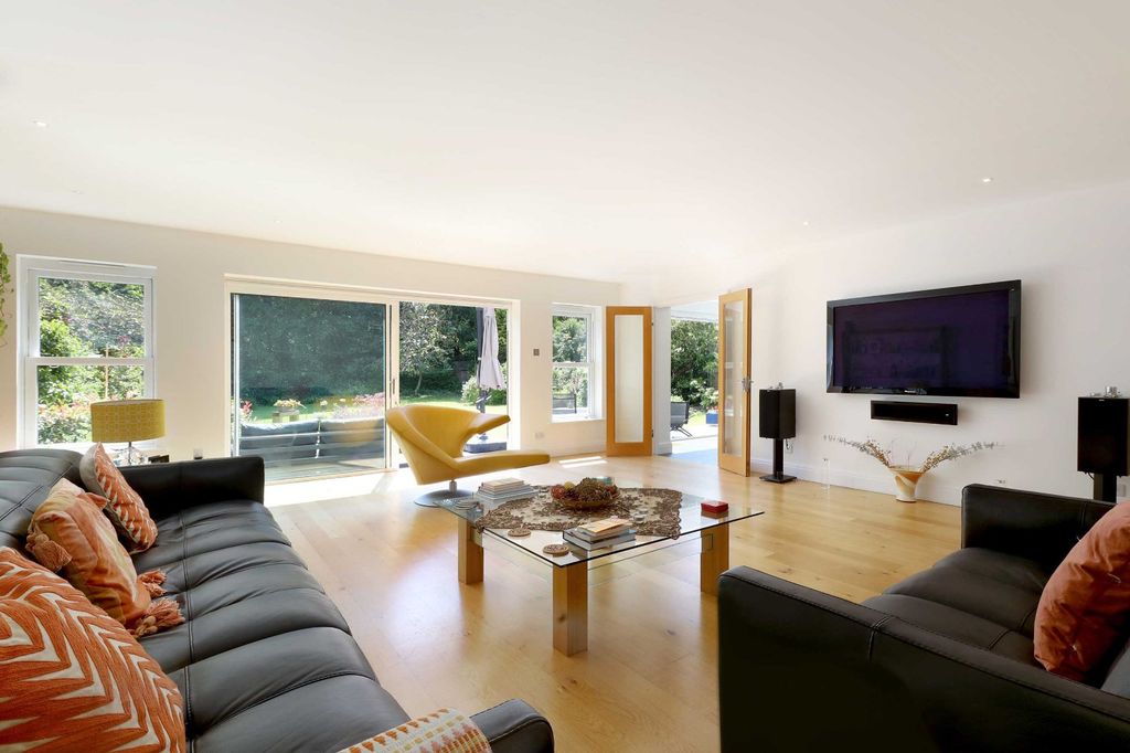 Property photo 2 of 19 Family Room