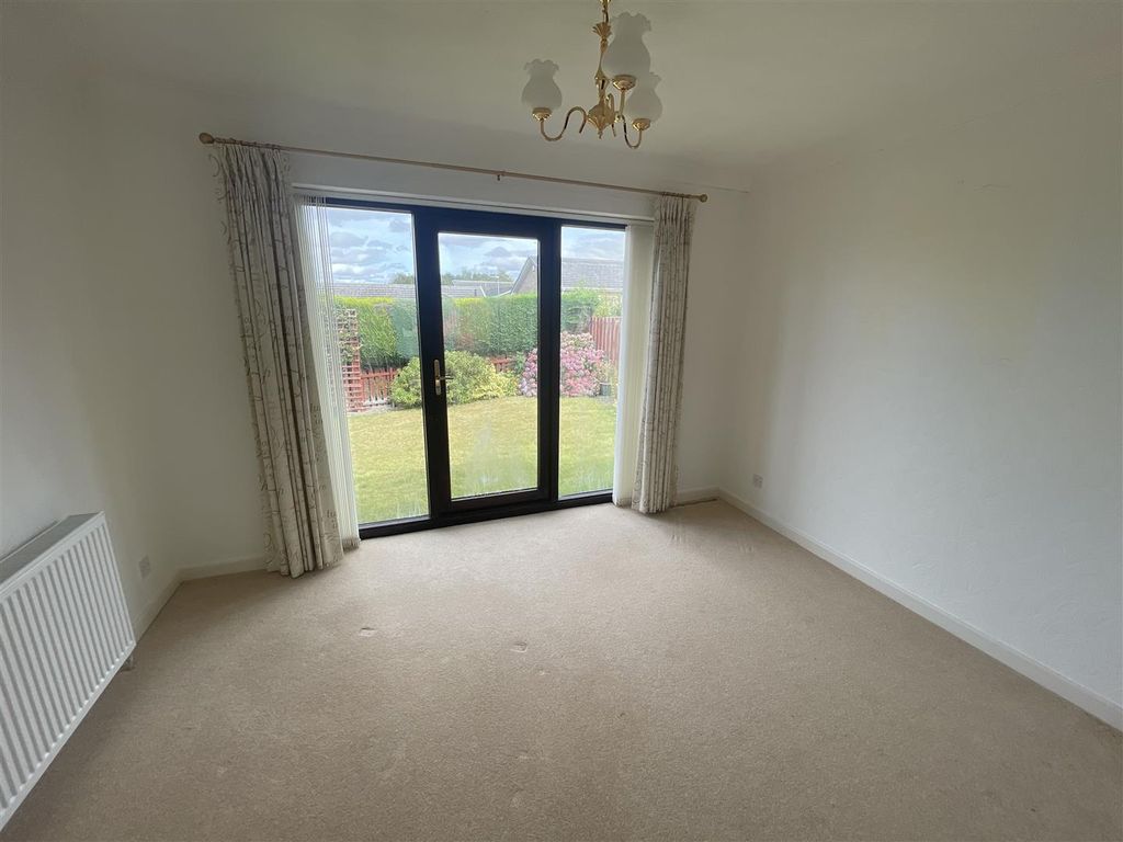Property photo 3 of 10 Dining Room