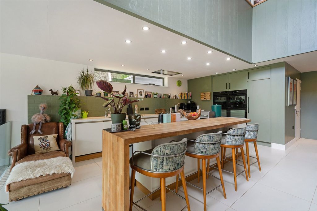 Property photo 3 of 19 Kitchen