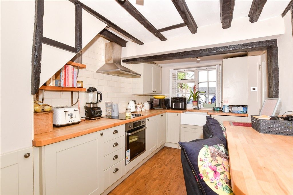 Property photo 3 of 9 Kitchen