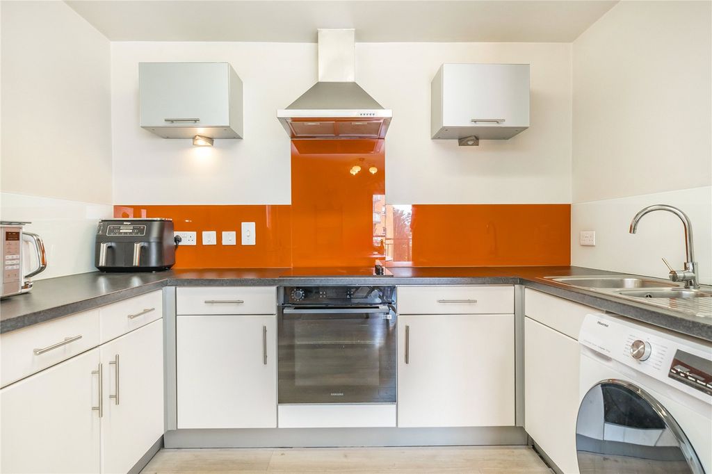 Property photo 3 of 8 Kitchen