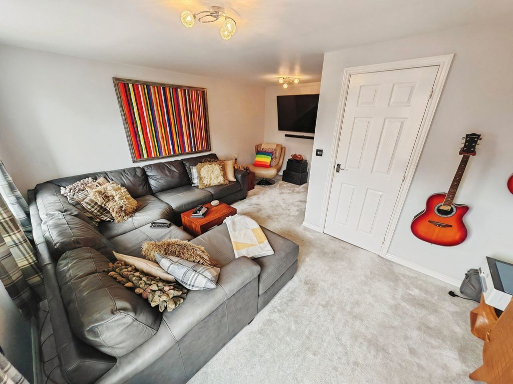 Property photo 3 of 28 Living Room