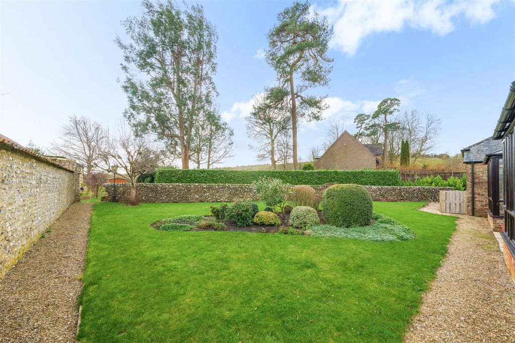 Property photo 3 of 14 Shared Garden