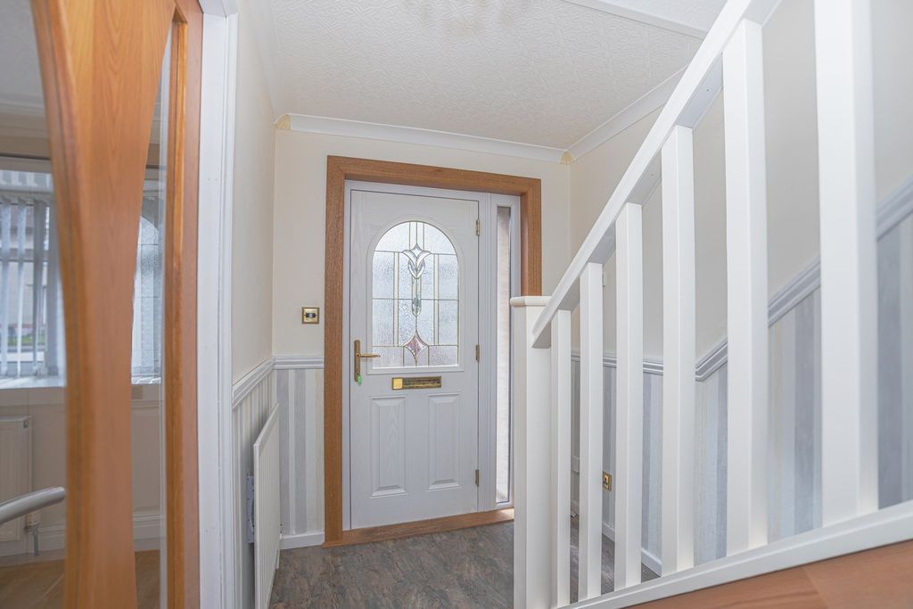 Property photo 2 of 31