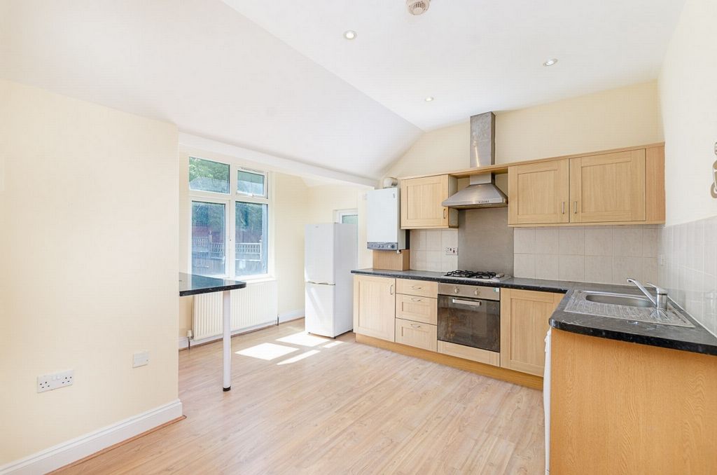 Property photo 2 of 7 Photo 3