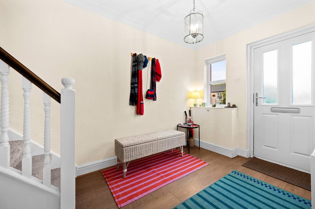 Property photo 3 of 35