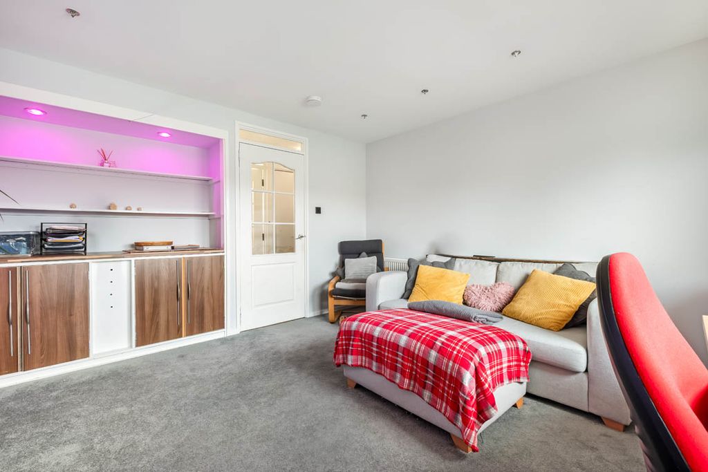 Property photo 3 of 25