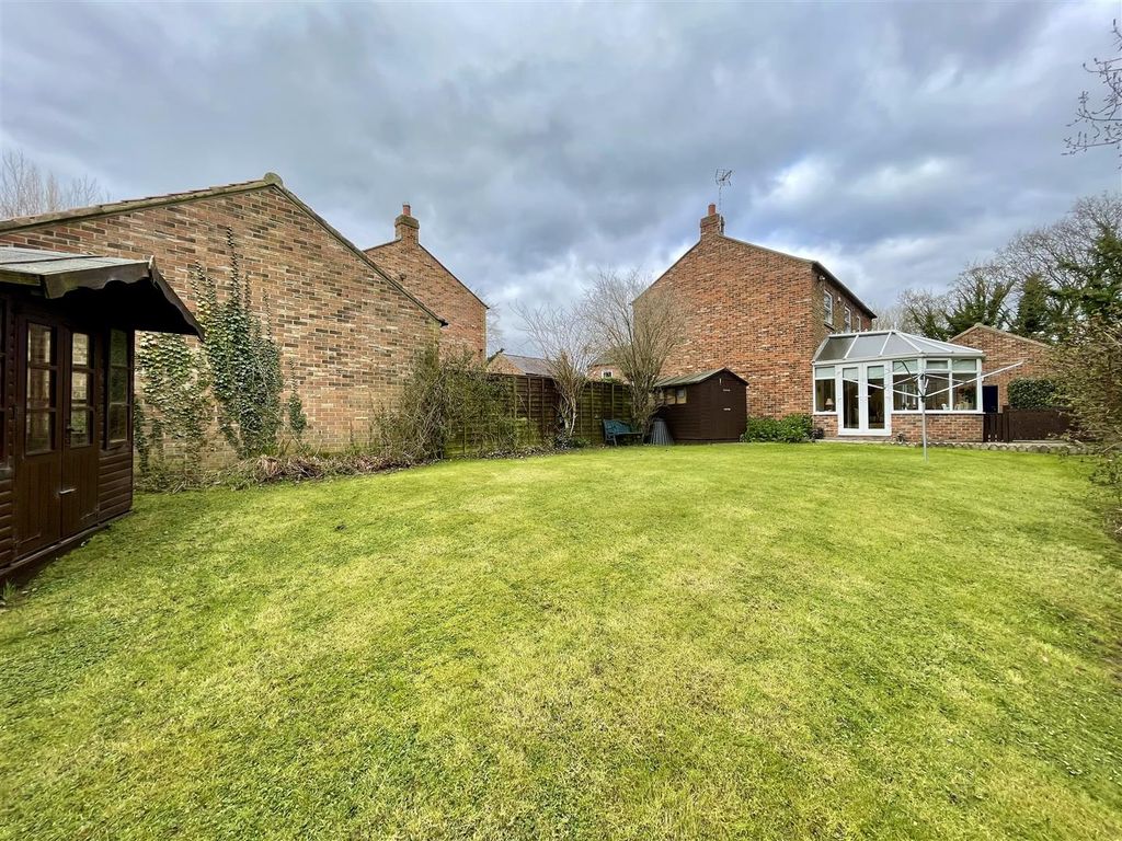 Property photo 2 of 22 Externally