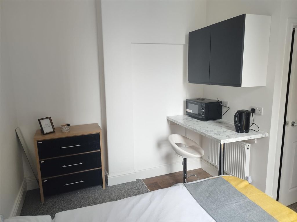 Property photo 2 of 6 Room