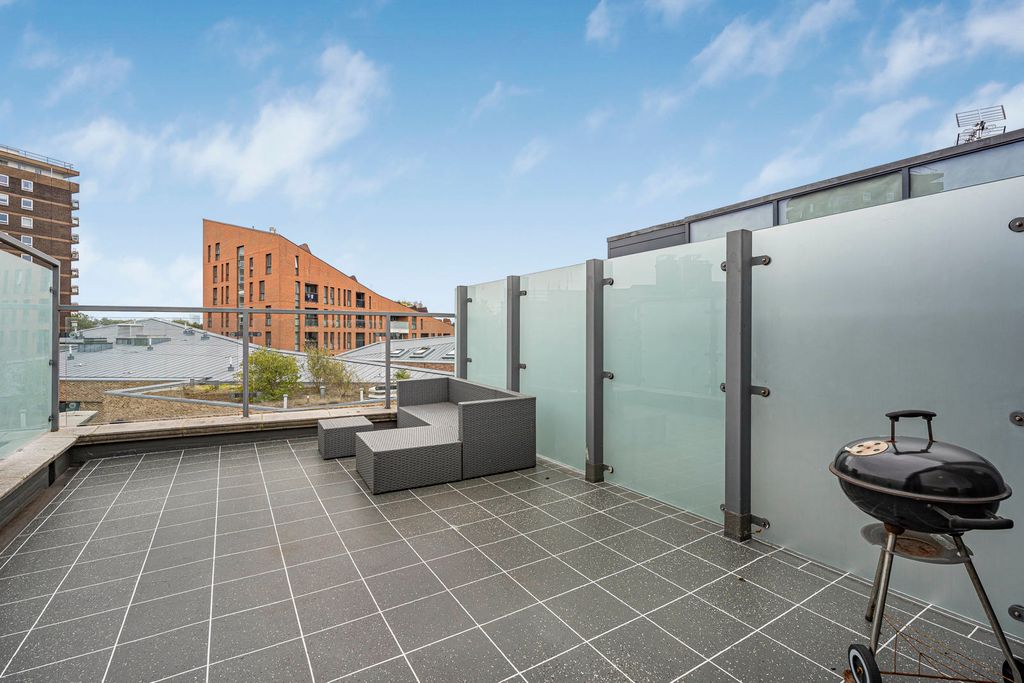 Property photo 2 of 17 Balcony