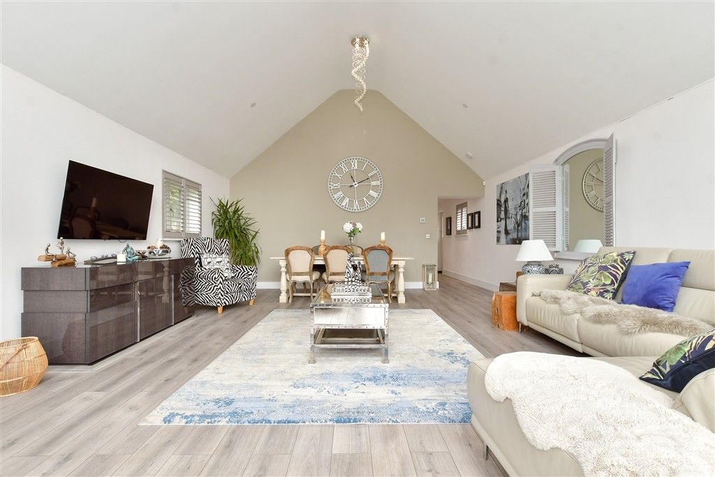 Property photo 3 of 4 Lounge/Diner