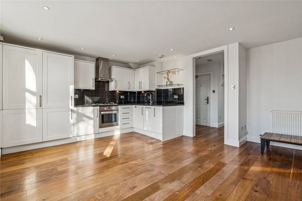 Property photo 2 of 8 Picture No. 25