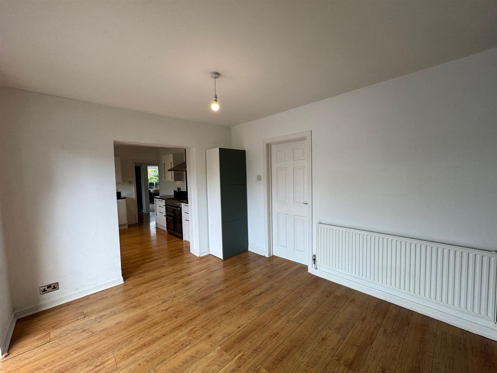 Property photo 3 of 10 Dining Room