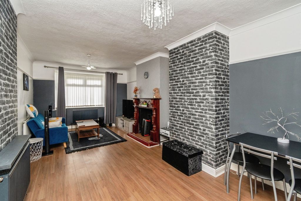 Property photo 3 of 22