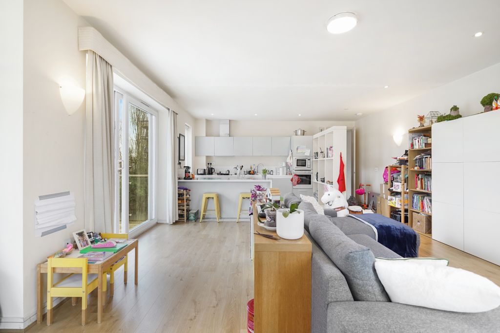 Property photo 3 of 12