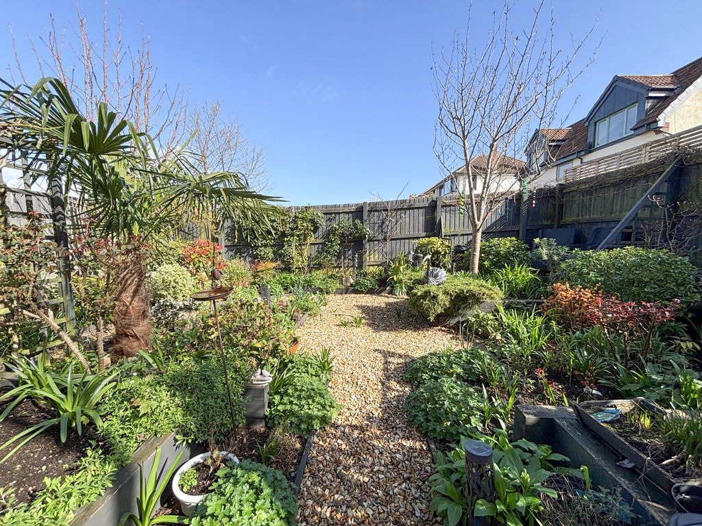 Property photo 3 of 28 Garden