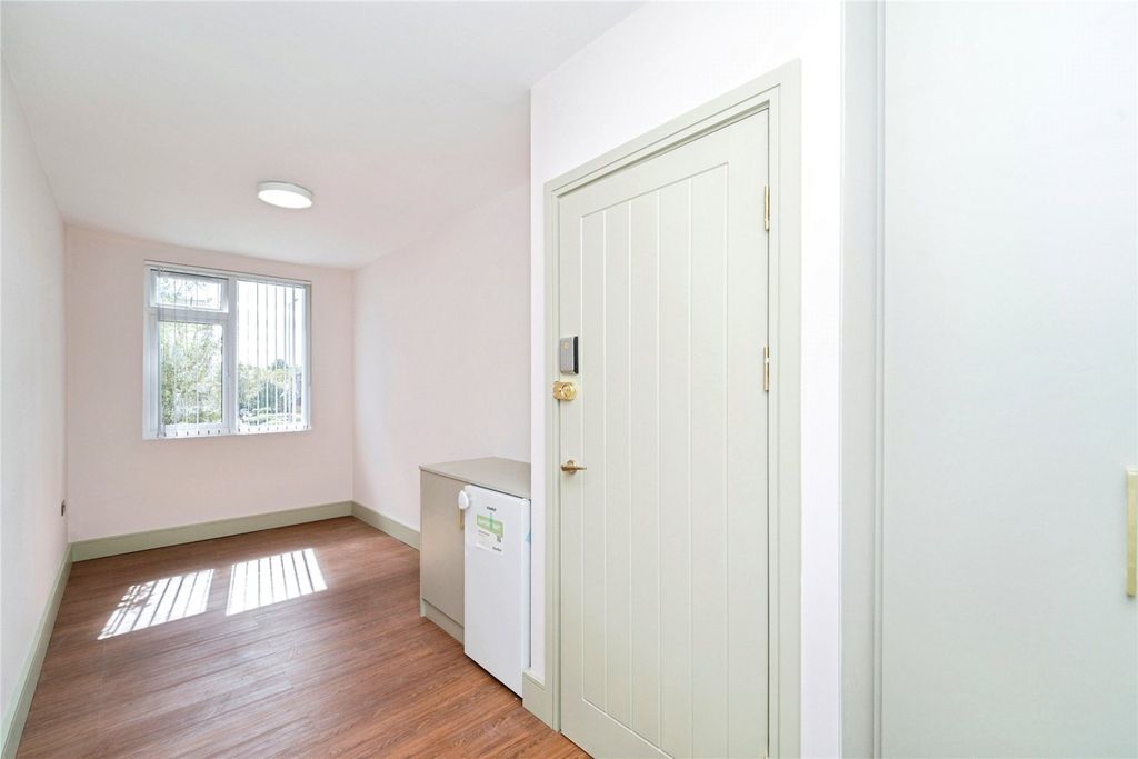 Property photo 1 of 13 Bedroom