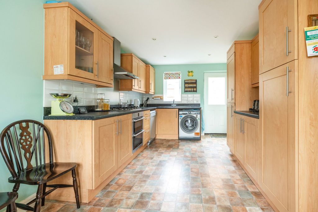 Property photo 2 of 22