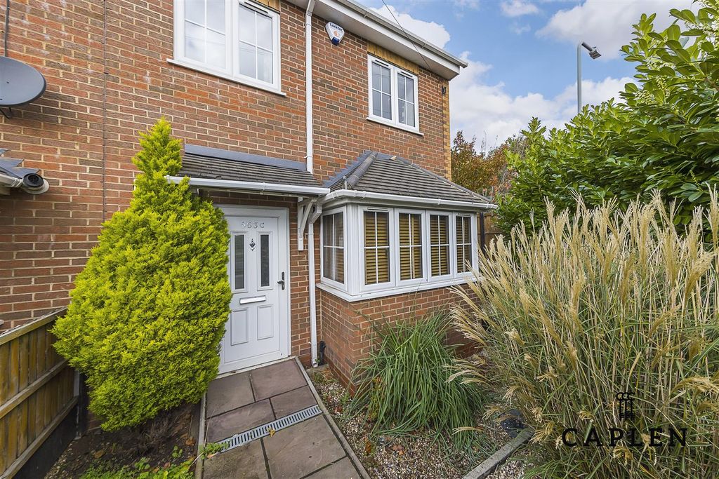 Property photo 1 of 20 563C New North Road - 24.Jpg