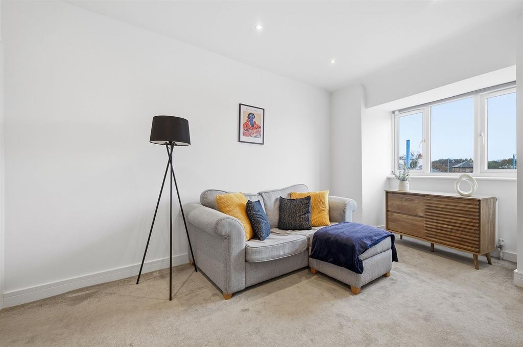 Property photo 2 of 11 Mutton Lane 11B Lounge 2.Jpg