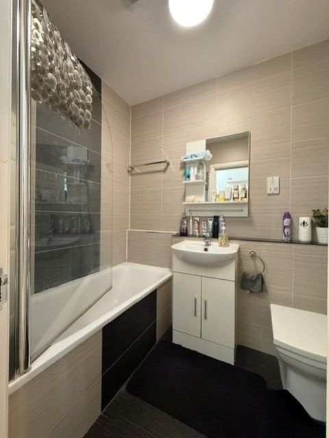 Property photo 3 of 9 Bathroom