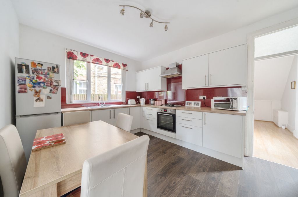Property photo 3 of 12 1333997-8-68946ee...